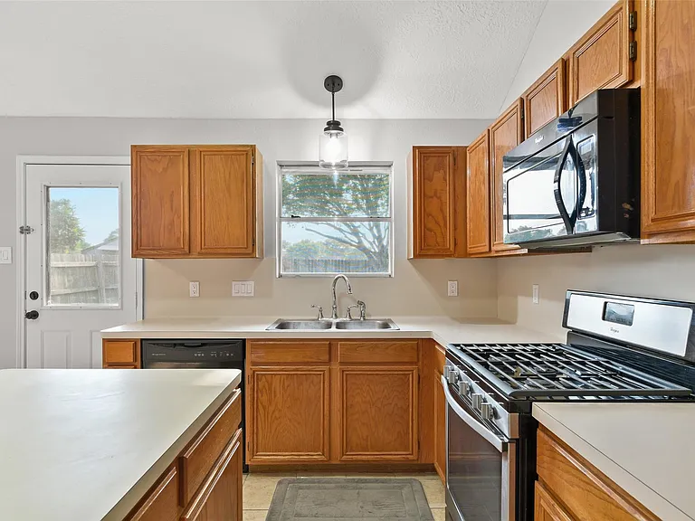 16010 Cedar Gully Dr — Photo 11
