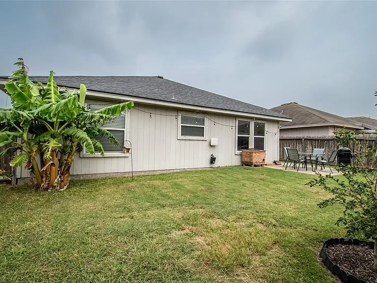 3810 Los Arroyos Dr — Photo 5
