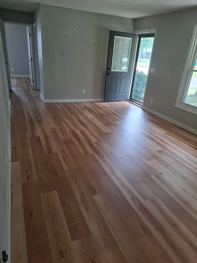 Charming 3-Bedroom Home with Fenced Yard, Central Air & 2-Car Garage! — Photo 4