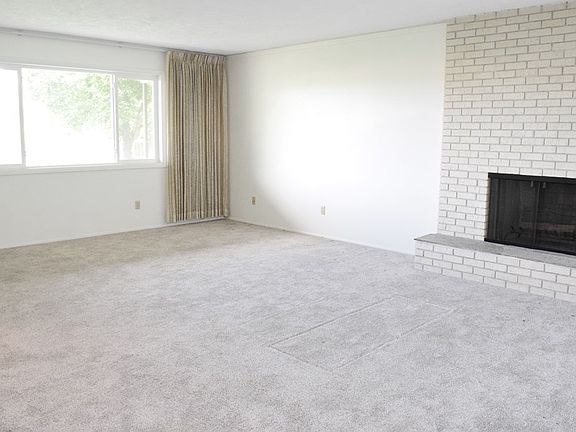 4th image of 2332 Eastview Dr
