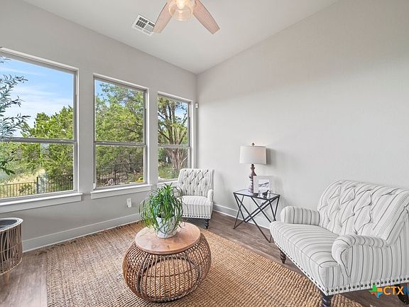 5th image of 128 Strawberry St