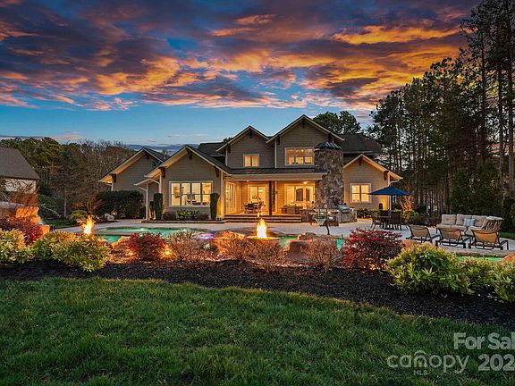 3rd image of 127 Bayberry Creek Cir