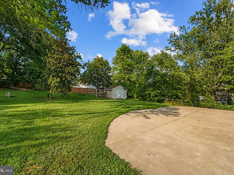 13204 Nickleson Dr — Photo 26