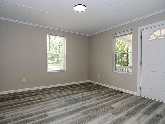 4th image of 327 Dakota St