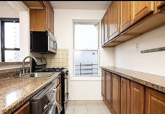3rd image of 884 Bedford Ave #3R