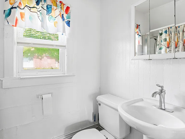 37 N Bishops Ln — Photo 7