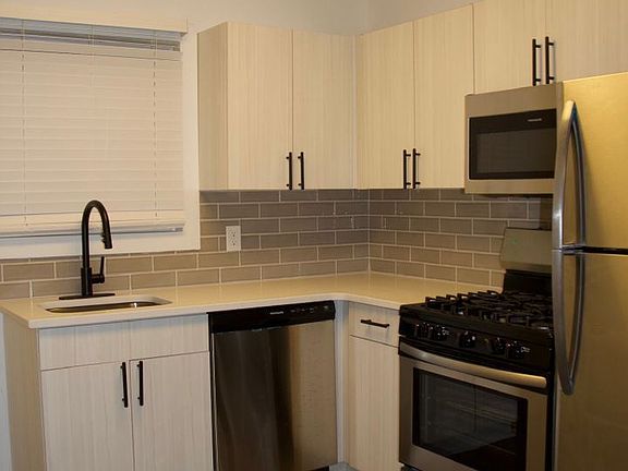 2nd image of 1138 Woodland Ave NE APT 8