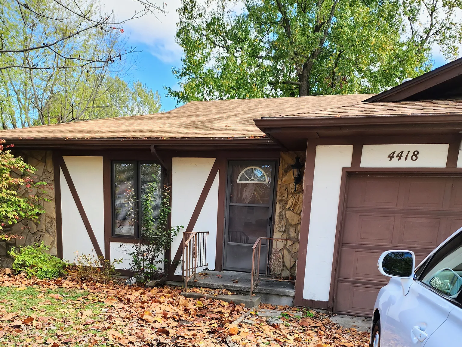 4418 S Weller Ave — Photo 1
