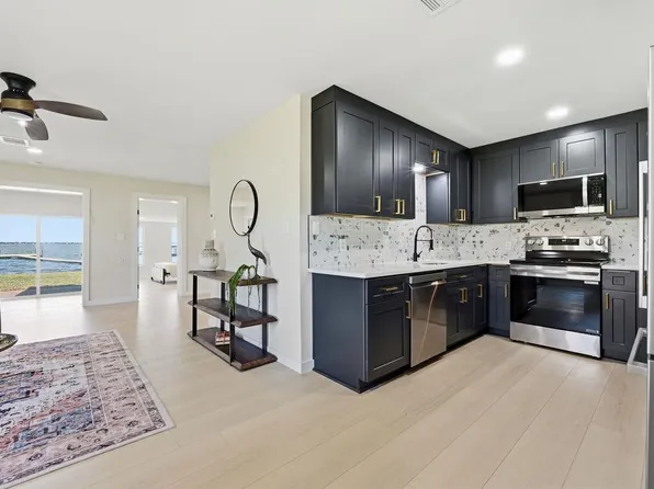 819 Lakeshore Loop, Tow, TX 78672