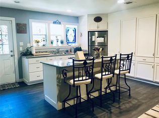 10 Lakeway St, Panorama Village, TX 77304
