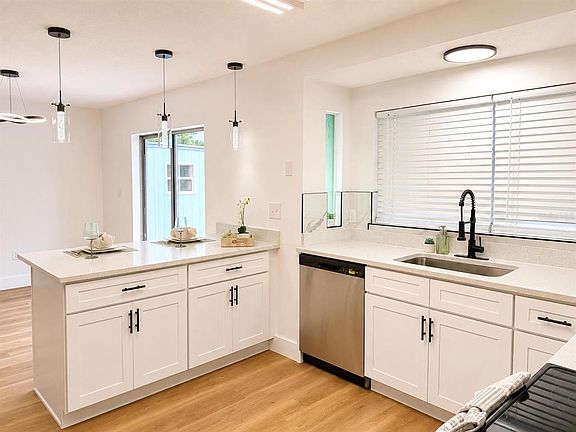 5th image of 4401 MADERIA AVENUE