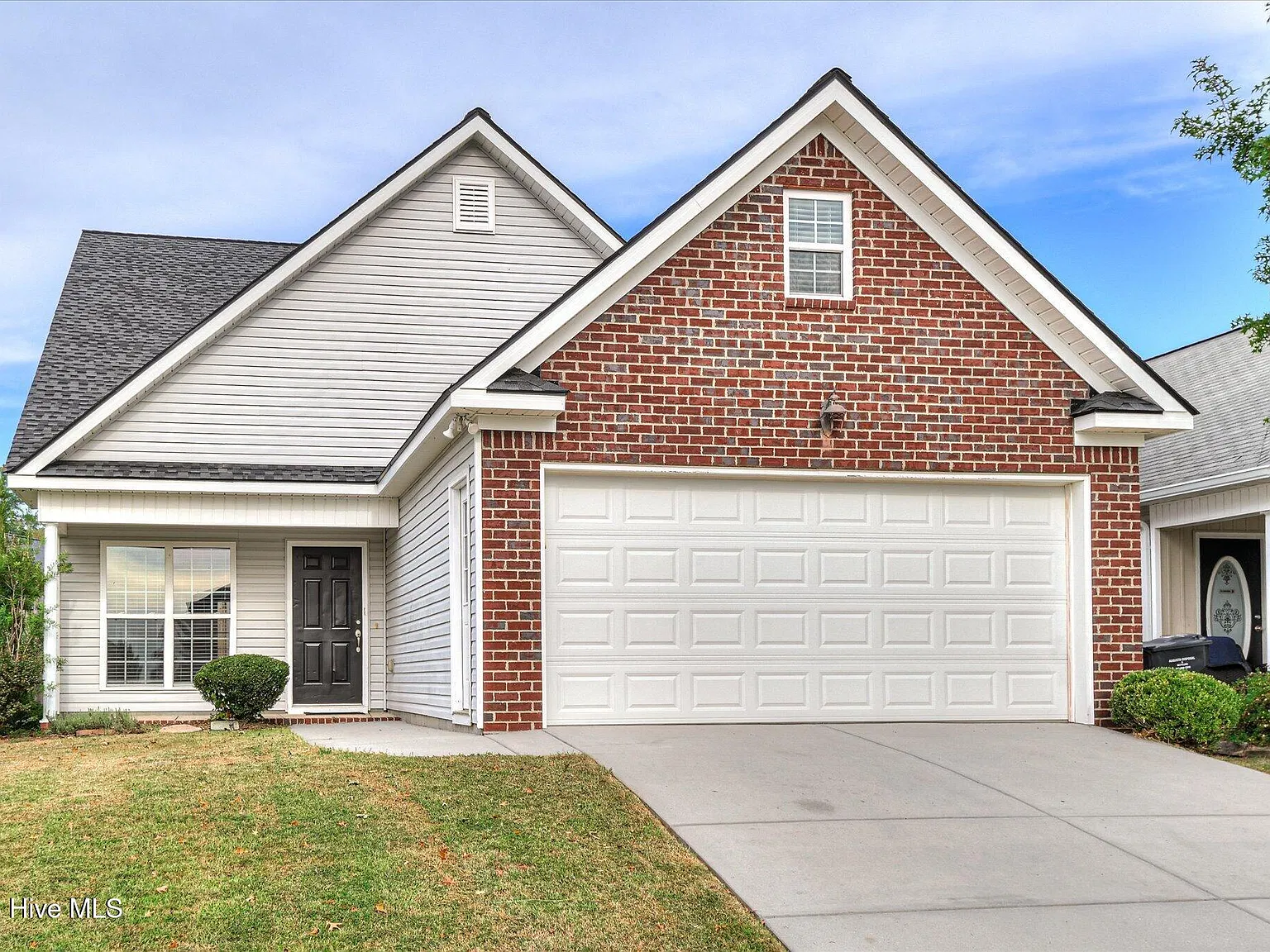 4 bed, 2.5 bath, 1900 sqft, $2,200 — Photo 3