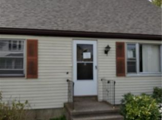 92 3rd Ave, Cranston, RI 02910