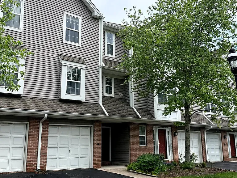 128 S Barrow Pl — Photo 2