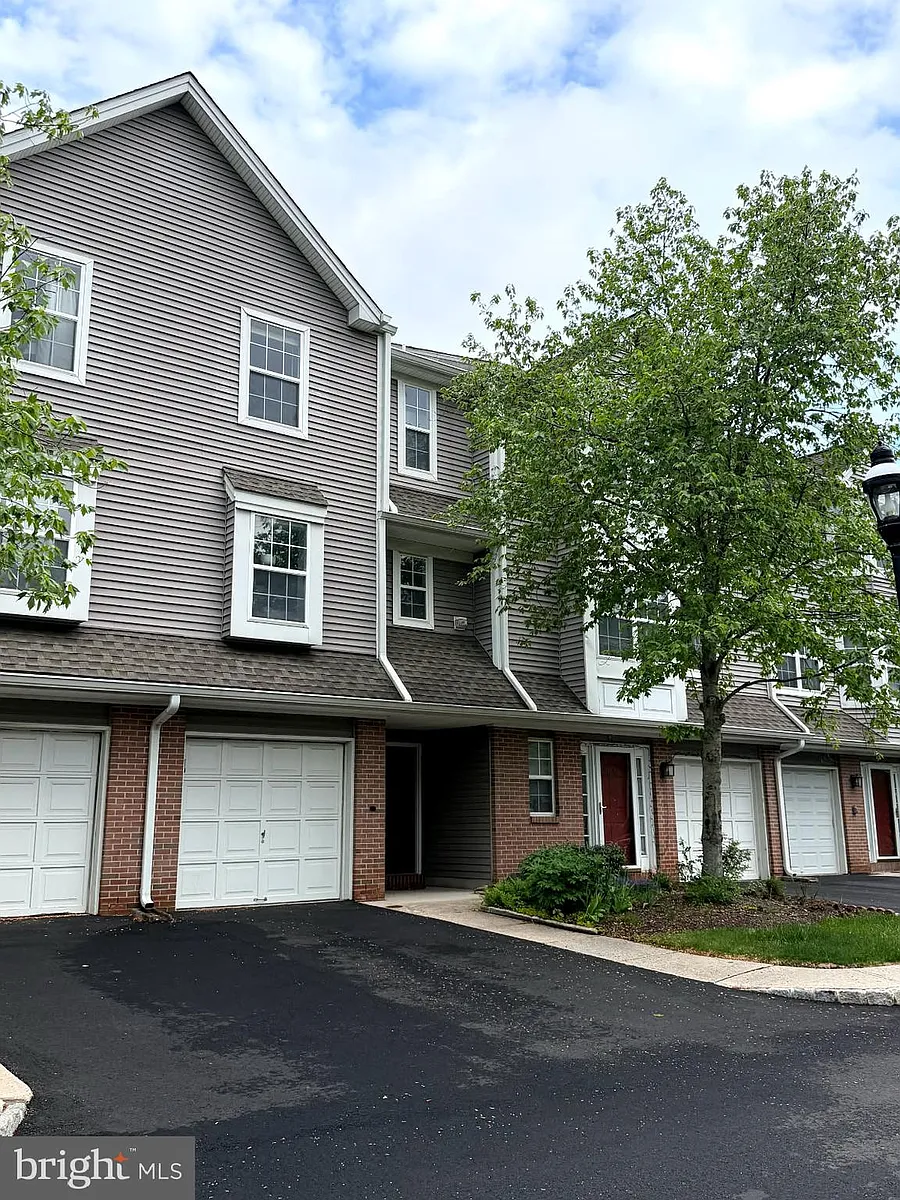 Building Photo - 128 S Barrow Pl
