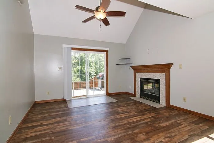 3 bed, 2.5 bath, 1344 sqft, $1,700 — Photo 2