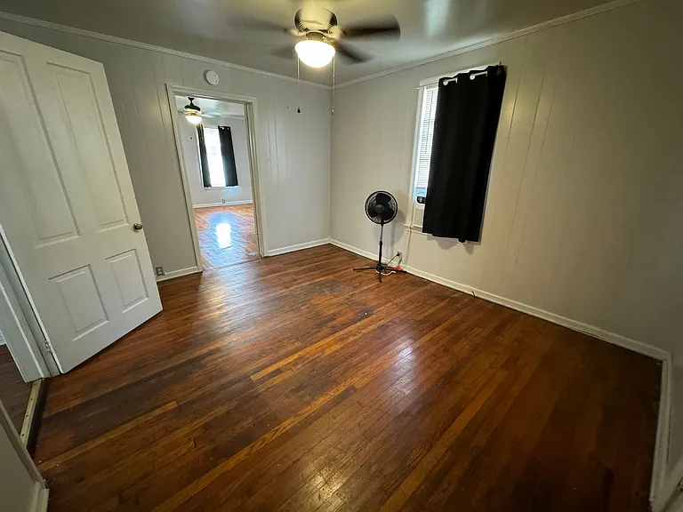 208 N Ave NE — Photo 10