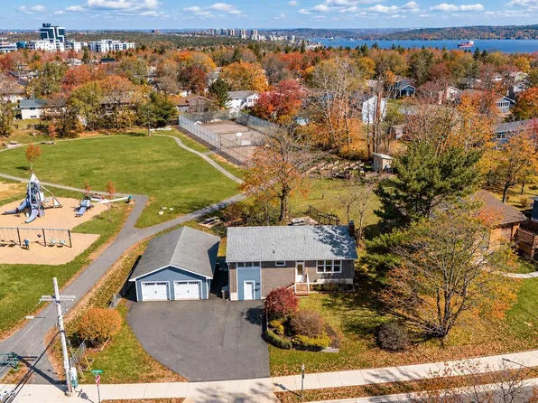 81 Flamingo Dr, Halifax, NS B3M 1T2