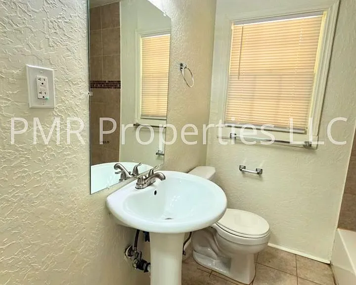 2146 NW Lincoln Ave — Photo 5