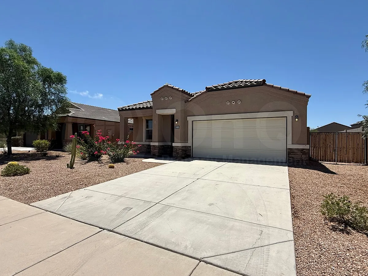 3 bed, 2.0 bath, 1887 sqft, $1,799 — Photo 2