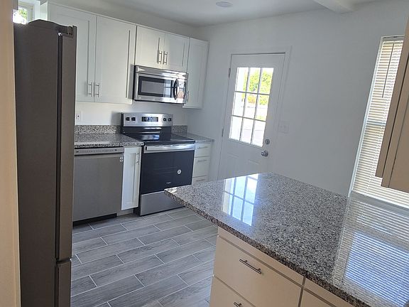 4th image of 8606 Shoss Ave