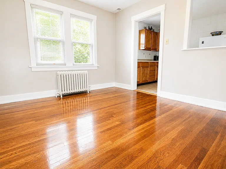 1690 Potomac Ave — Photo 5