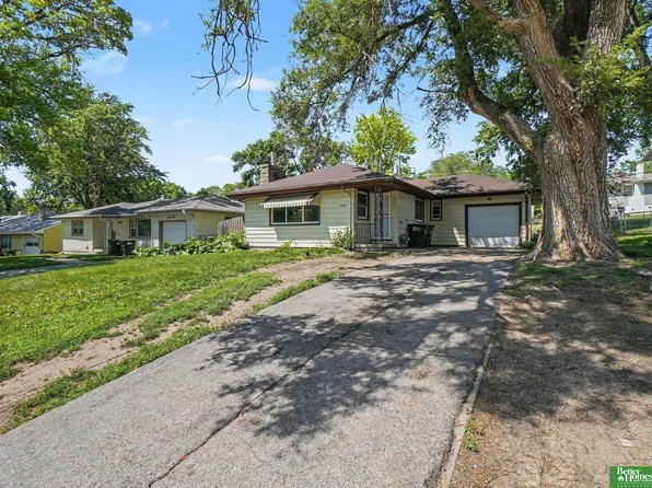 5418 Northwest Dr, Omaha, NE 68104