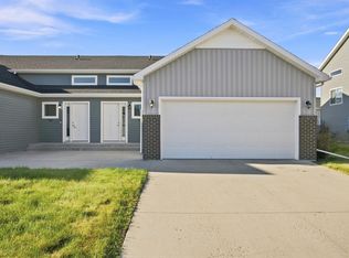 911 Eaglewood Ave W, West Fargo, ND 58078
