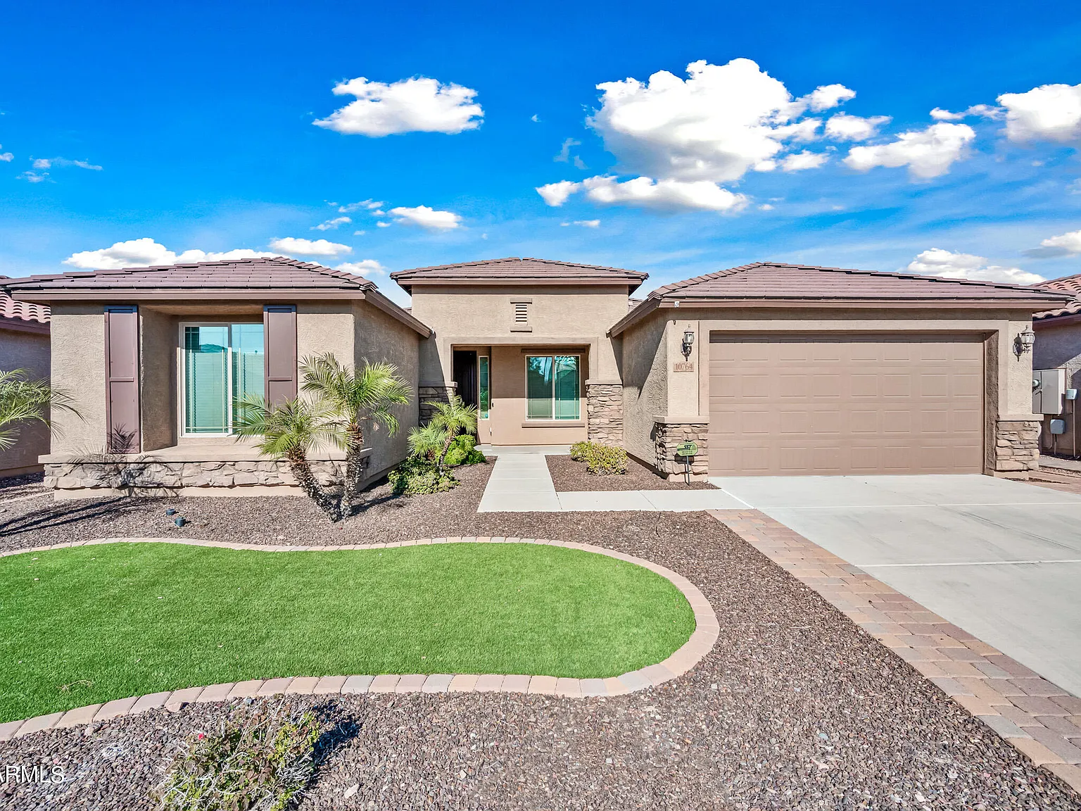 3 bed, 2.0 bath, 2216 sqft, $3,500 — Photo 2