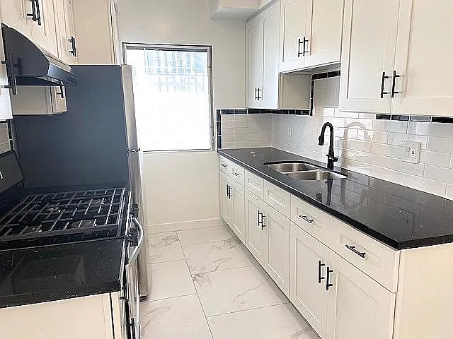 1026 N Genesee Ave #2 — Photo 7