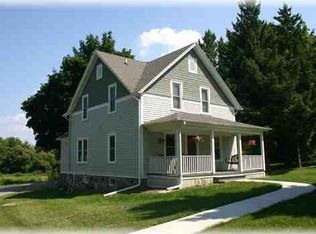 W302N1694 Maple Ave, Pewaukee, WI 53072