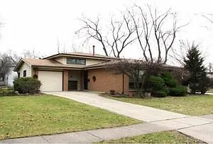 317 Douglas St photo 1