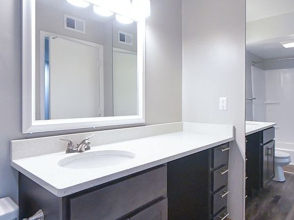 4th image of 1027 Tivoli Cres #6a9b62779