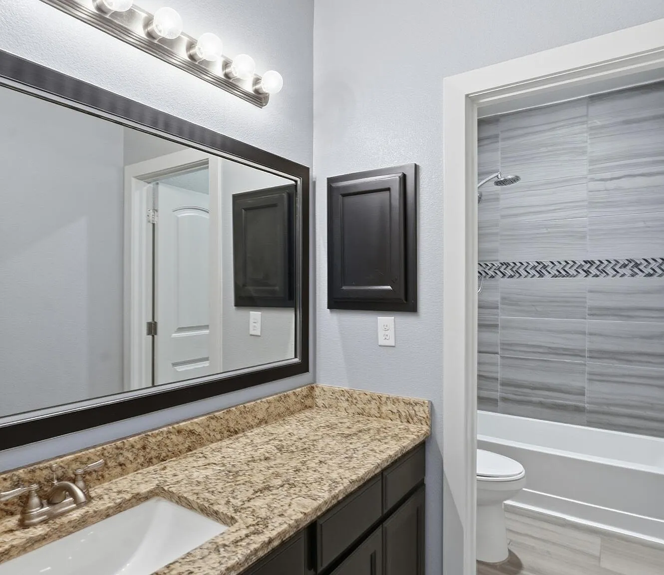 4 bed, 2.0 bath, 1720 sqft, $1,750 — Photo 2