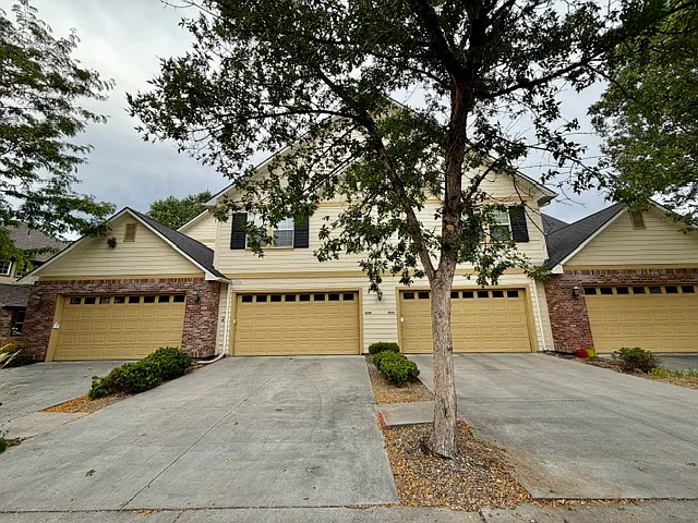 2 bed, 1.5 bath, 1034 sqft, $1,680 — Photo 4