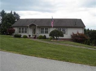 17 Marie Dr, Charleroi, PA 15022