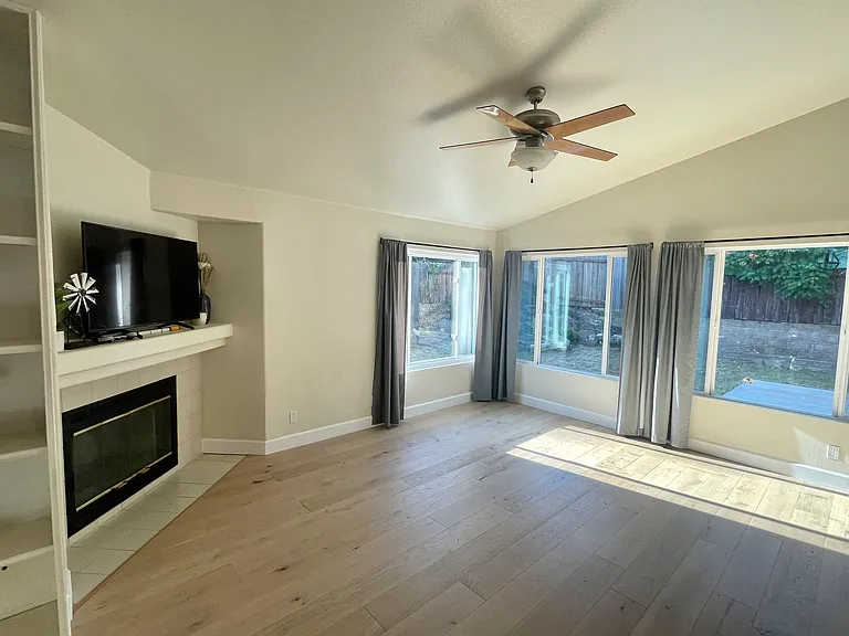 360 Hansen Cir — Photo 4
