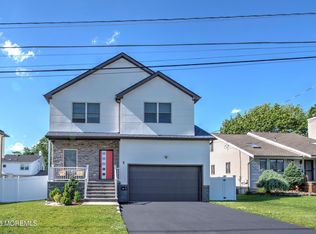 4 Terrace Dr, Englishtown, NJ 07726