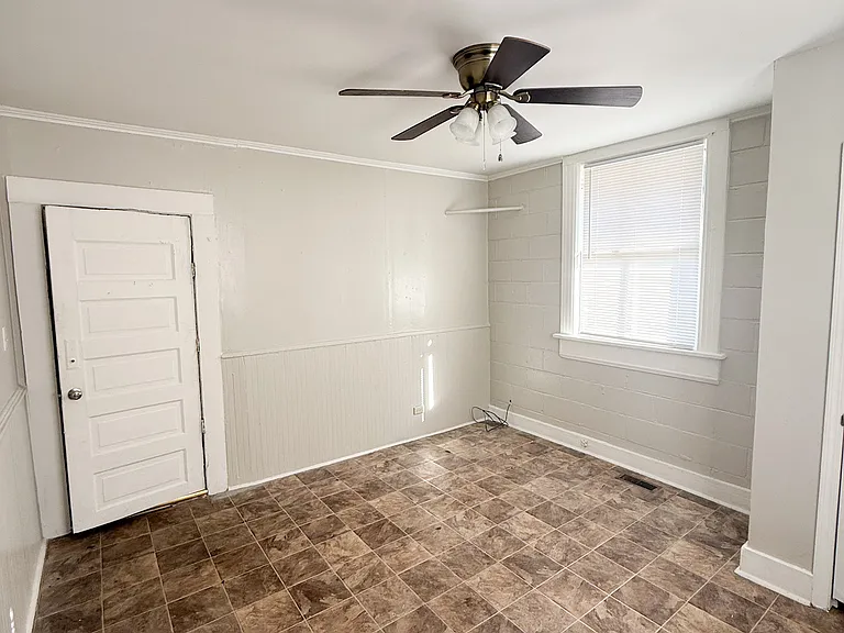 913 Pine St — Photo 9