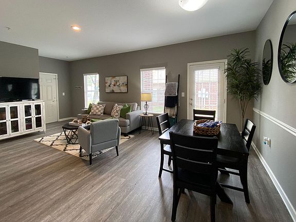 Harbin Pointe Living and Dining Room