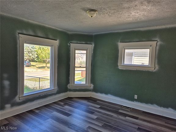 3rd image of 747 W River Rd N