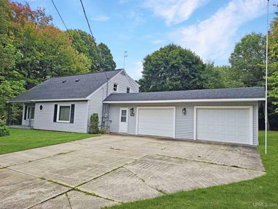 5219 1885th Ln, Gladstone, MI, 49837