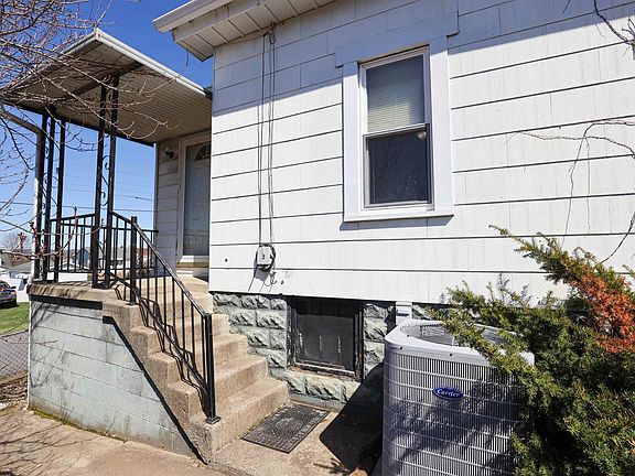 2nd image of 339 Blaine St