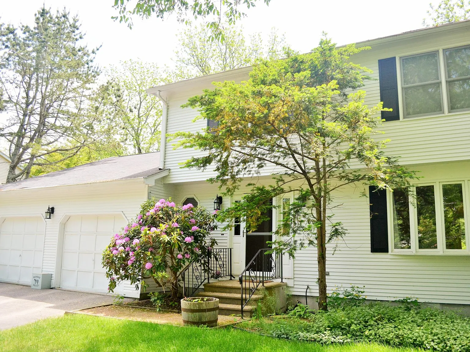 4 bed, 2.5 bath, 2128 sqft, $4,350 — Photo 1