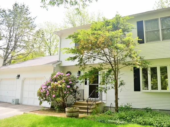 170 Ayrault Rd, East Greenwich, RI 02818