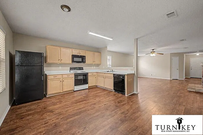 3 bed, 2.0 bath, 1584 sqft, $1,895 — Photo 1