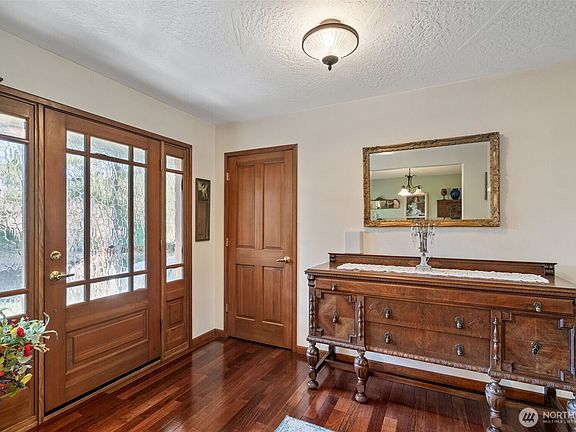 3rd image of 142 River Heights