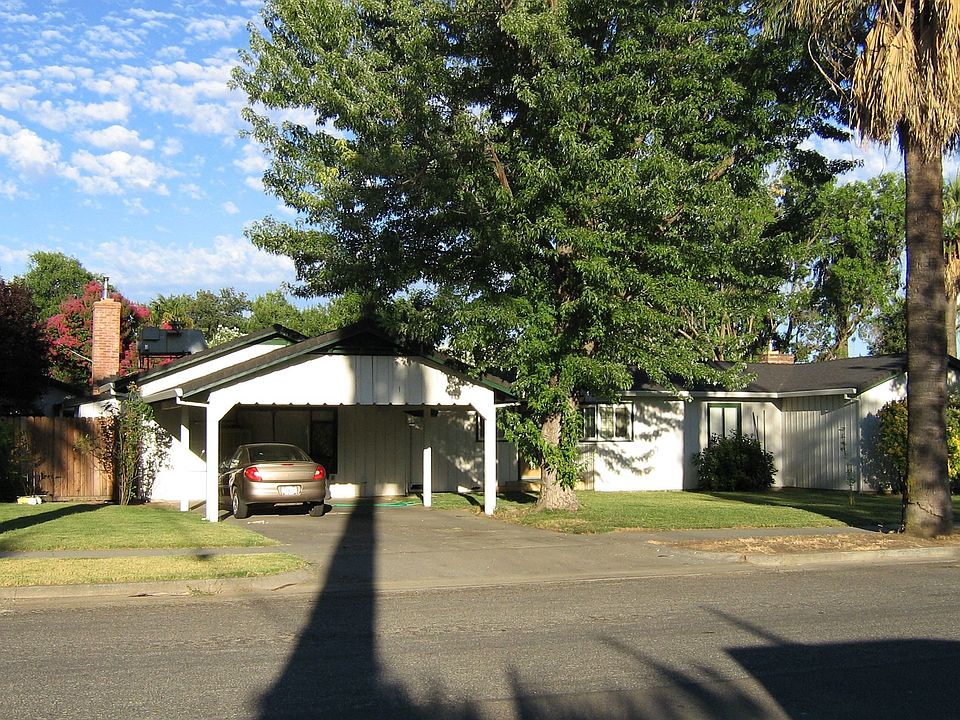 2nd image of 1124 Colusa St