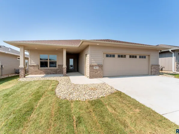 913 S Brek Ave, Brandon, SD 57005