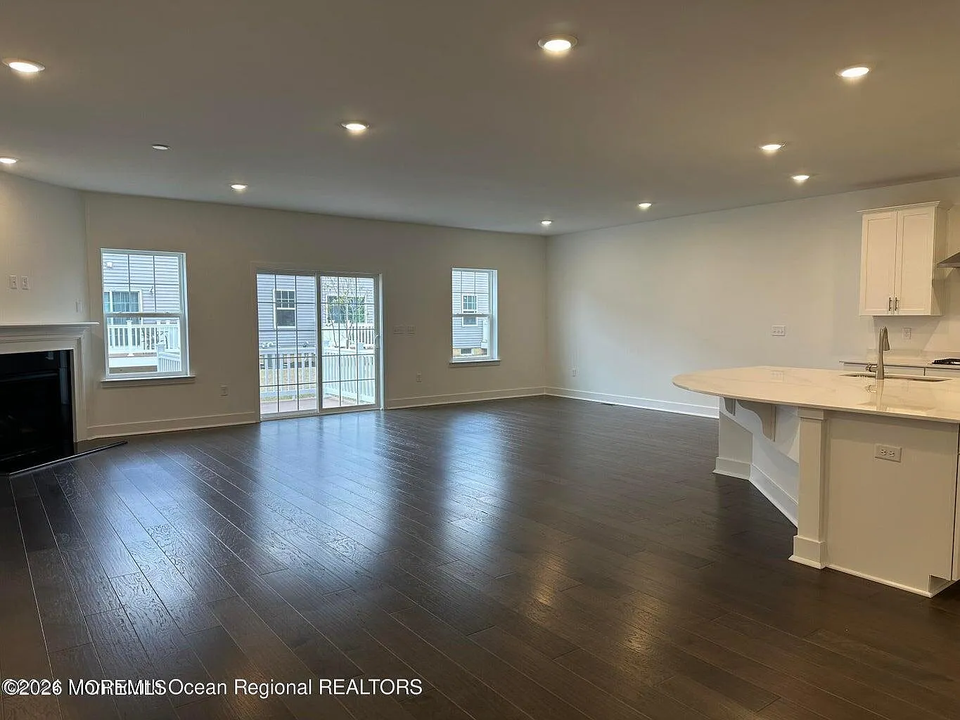 3 bed, 3.5 bath, 2796 sqft, $6,000 — Photo 2